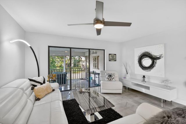 8310 Casa Del Lago B, Boca Raton, FL 33433