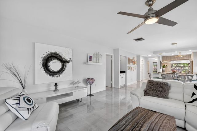 8310 Casa Del Lago B, Boca Raton, FL 33433