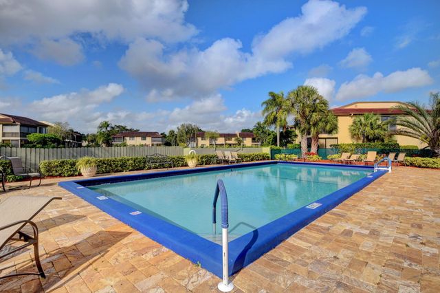 8310 Casa Del Lago B, Boca Raton, FL 33433