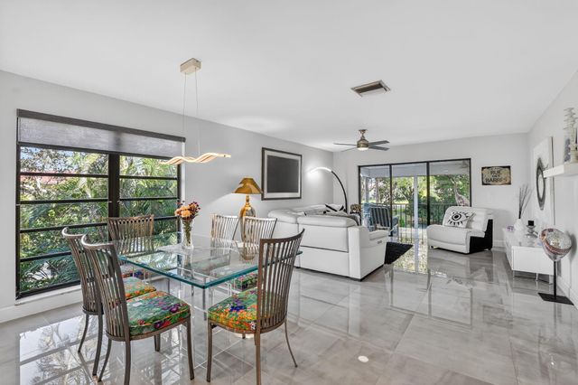 8310 Casa Del Lago B, Boca Raton, FL 33433