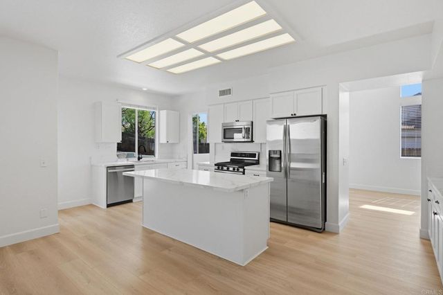 24798 Oakhurst Court, Murrieta, CA 92563