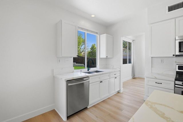 24798 Oakhurst Court, Murrieta, CA 92563