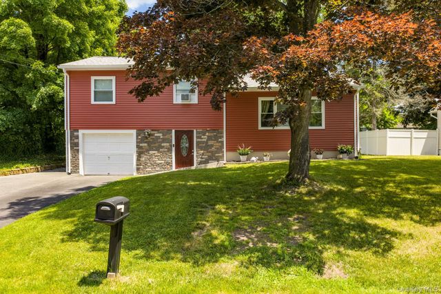 13 Brewster Drive, Middletown, NY 10940