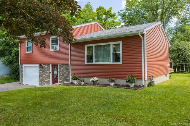 13 Brewster Drive, Middletown, NY 10940