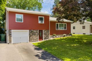 13 Brewster Drive, Middletown, NY 10940