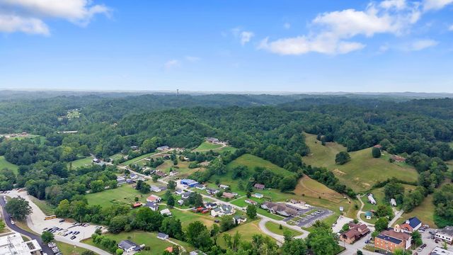 99 N Washington Street, Campton, KY 41301