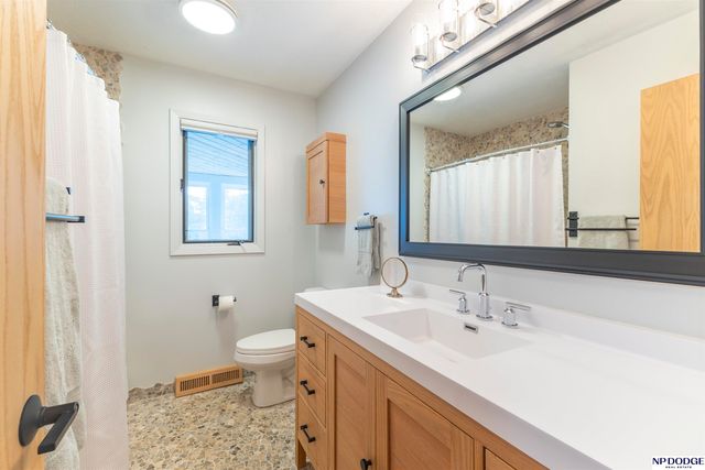 2590 Mock Turtle Lane, Omaha, NE 68142