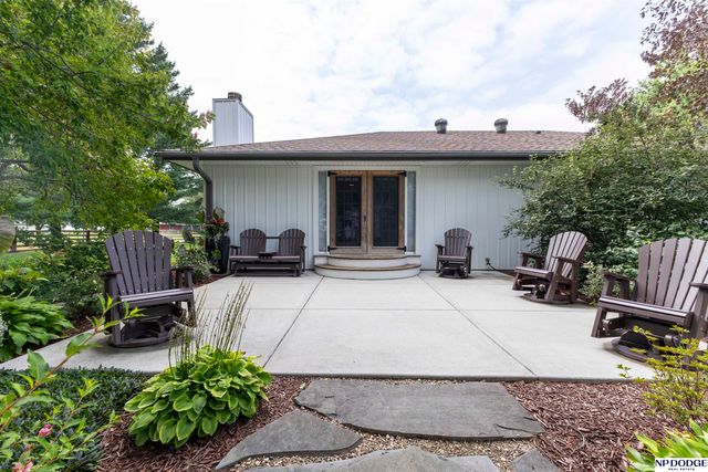 2590 Mock Turtle Lane, Omaha, NE 68142