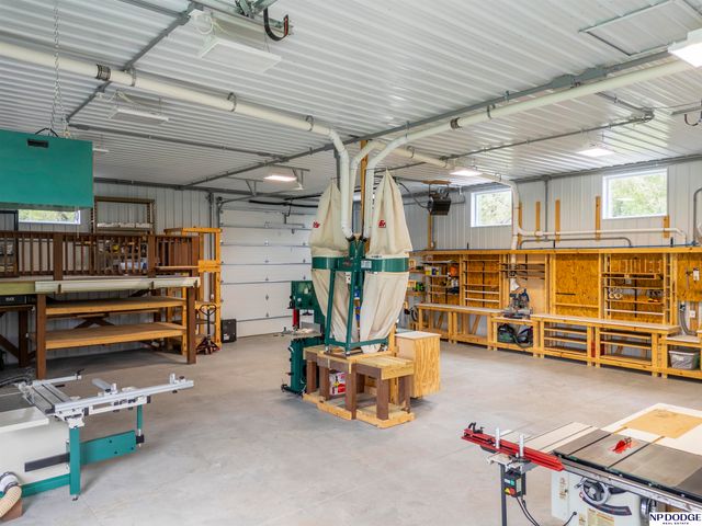 2590 Mock Turtle Lane, Omaha, NE 68142