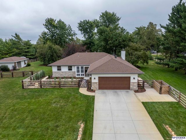 2590 Mock Turtle Lane, Omaha, NE 68142