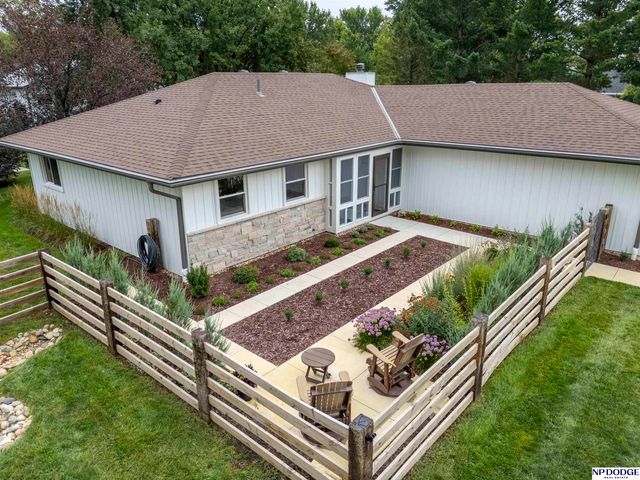 2590 Mock Turtle Lane, Omaha, NE 68142