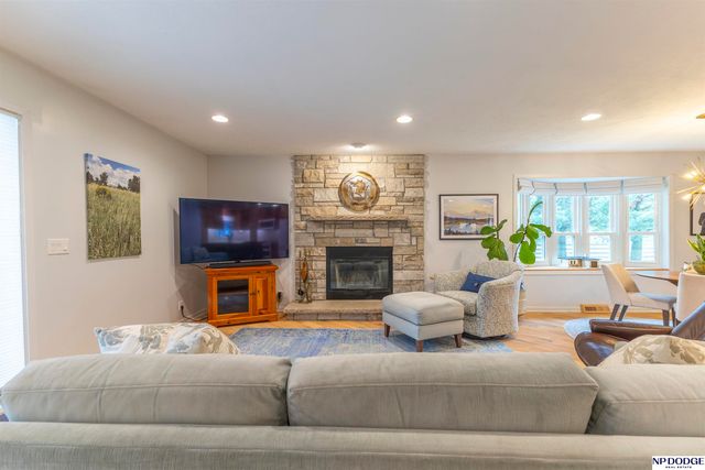 2590 Mock Turtle Lane, Omaha, NE 68142