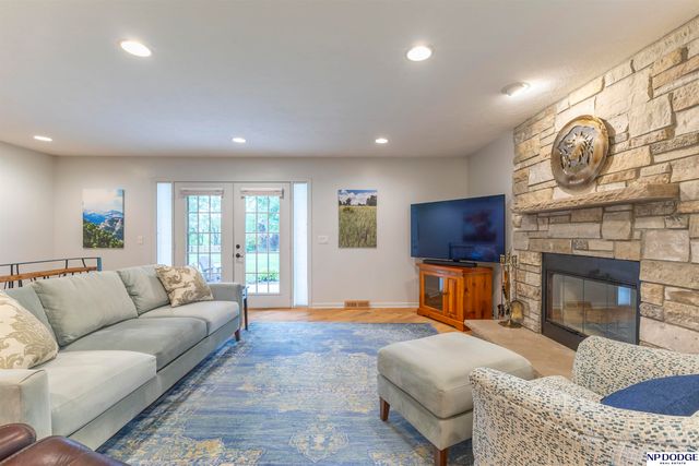 2590 Mock Turtle Lane, Omaha, NE 68142