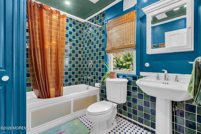 14 Bay Street, Highlands, NJ 07732