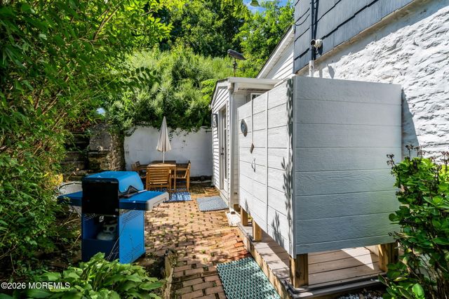 14 Bay Street, Highlands, NJ 07732