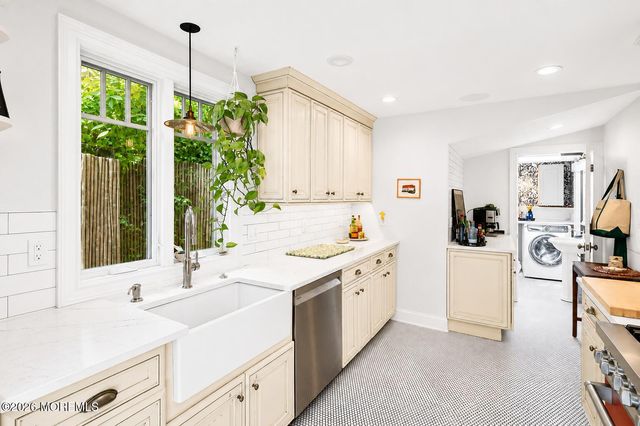 14 Bay Street, Highlands, NJ 07732