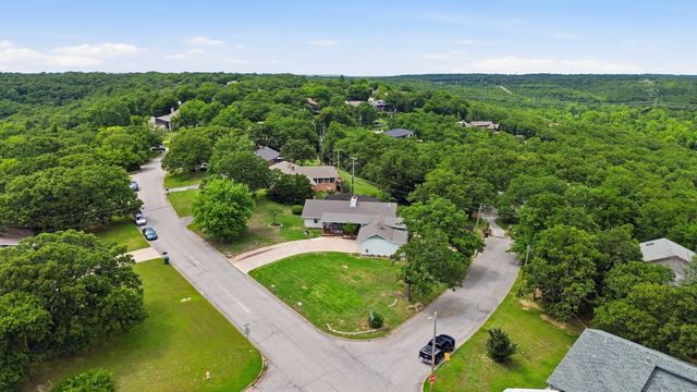 701 Oak Ridge Drive, Sand Springs, OK 74063