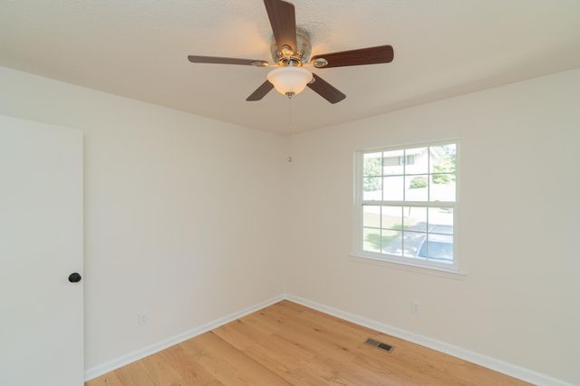 410 Bardwood Lane, Hixson, TN 37343