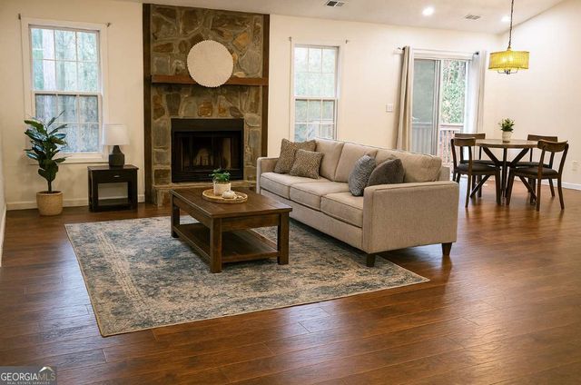 1260 Della Way, Lawrenceville, GA 30043