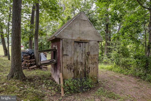 585 N RIDGE RD, Reinholds, PA 17569