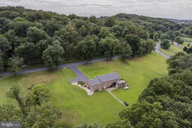 585 N RIDGE RD, Reinholds, PA 17569