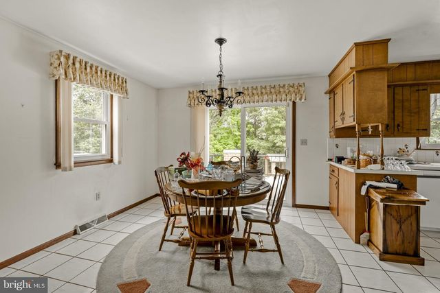 585 N RIDGE RD, Reinholds, PA 17569