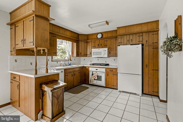 585 N RIDGE RD, Reinholds, PA 17569