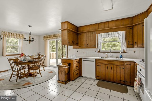 585 N RIDGE RD, Reinholds, PA 17569