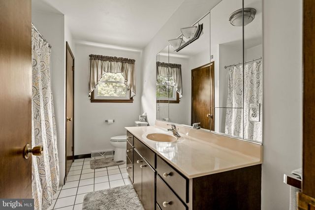 585 N RIDGE RD, Reinholds, PA 17569