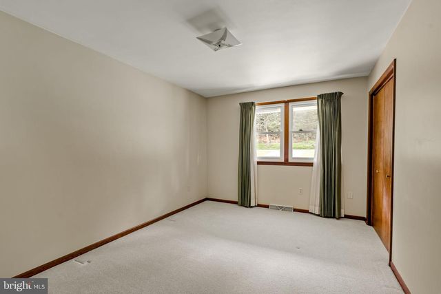 585 N RIDGE RD, Reinholds, PA 17569