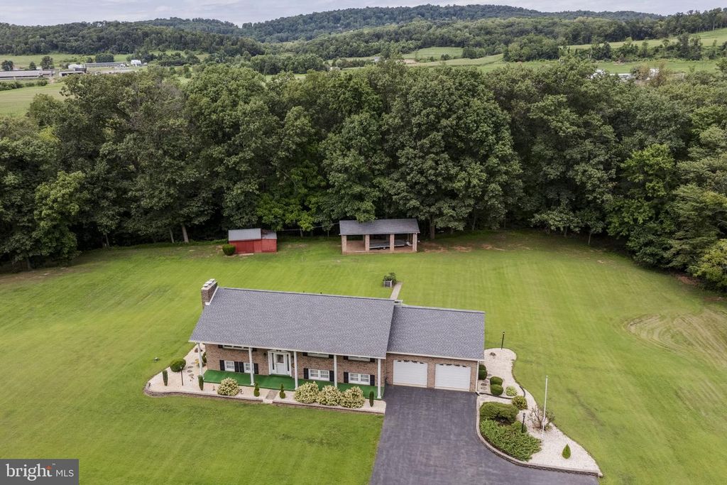 585 N RIDGE RD, Reinholds, PA 17569