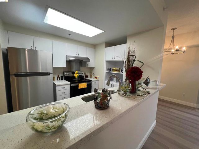 988 Franklin Street 1111, Oakland, CA 94607