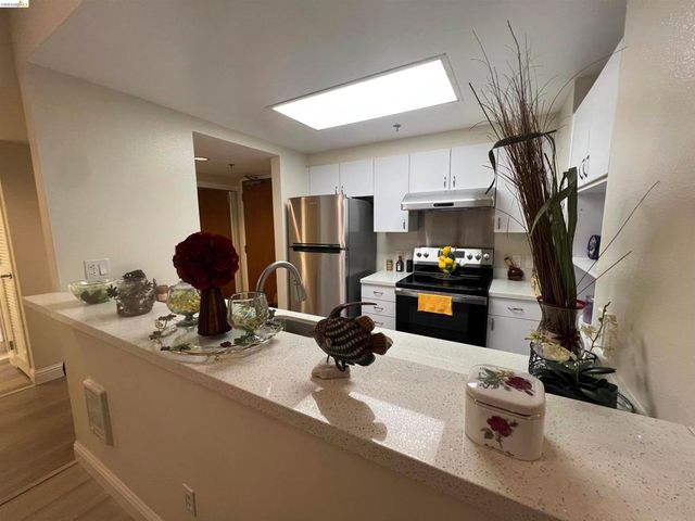 988 Franklin Street 1111, Oakland, CA 94607