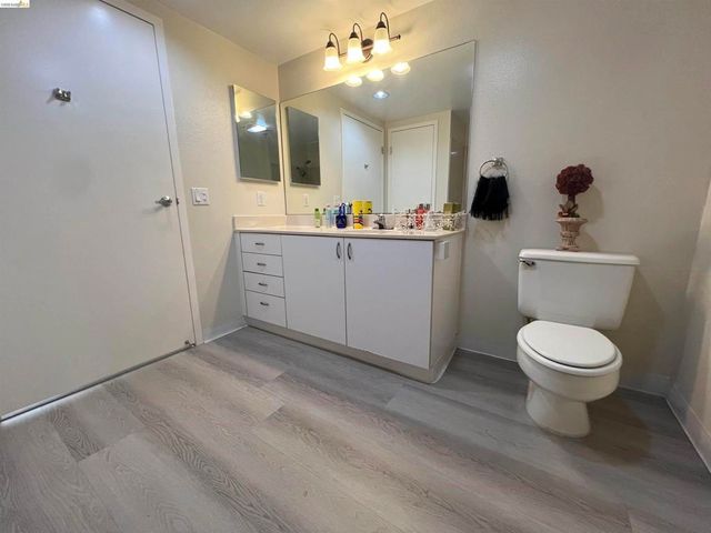 988 Franklin Street 1111, Oakland, CA 94607