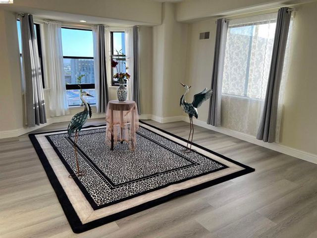 988 Franklin Street 1111, Oakland, CA 94607