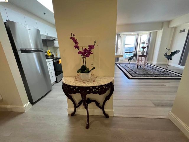988 Franklin Street 1111, Oakland, CA 94607