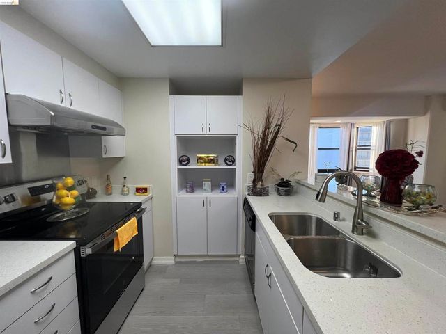 988 Franklin Street 1111, Oakland, CA 94607