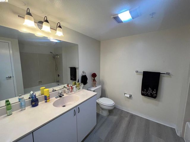 988 Franklin Street 1111, Oakland, CA 94607