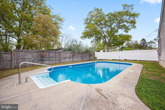 120 ALBATROSS AVENUE, Manahawkin, NJ 08050