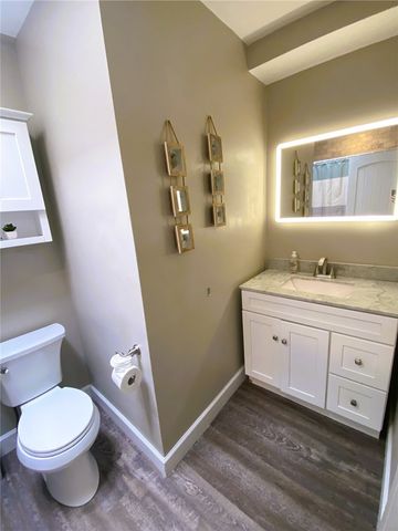 3 Bull Street 2, Newport, RI 02840