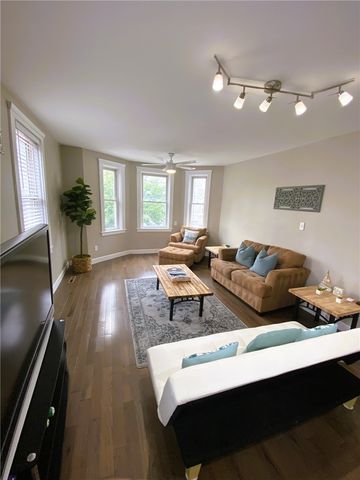 3 Bull Street 2, Newport, RI 02840