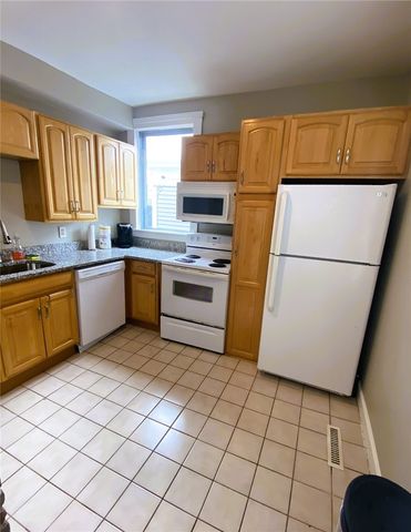 3 Bull Street 2, Newport, RI 02840