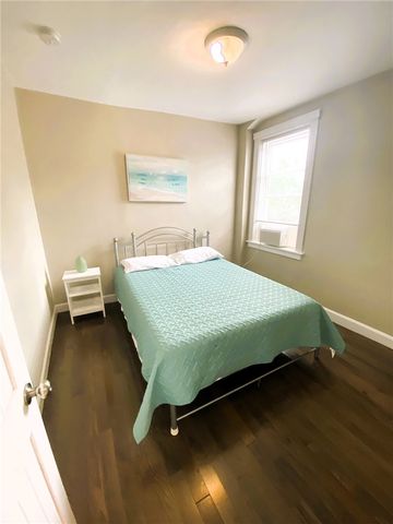 3 Bull Street 2, Newport, RI 02840