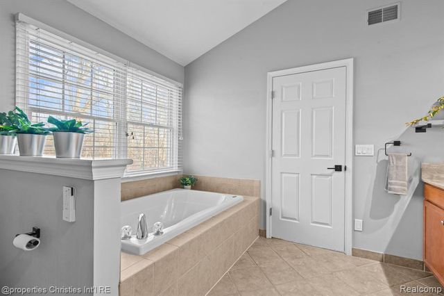 26328 Fieldstone Drive, Novi, MI 48374