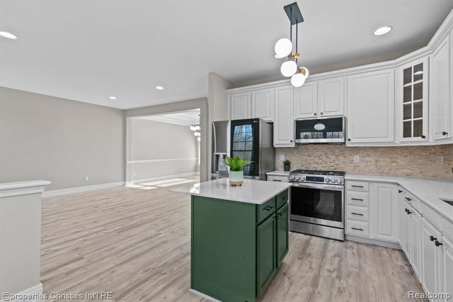 26328 Fieldstone Drive, Novi, MI 48374