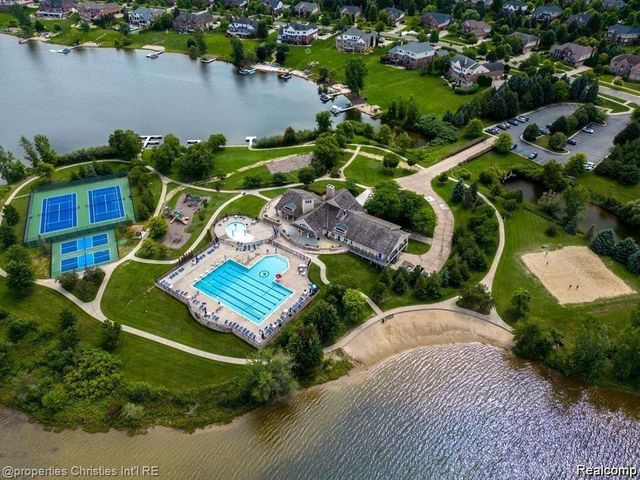 26328 Fieldstone Drive, Novi, MI 48374