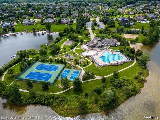 26328 Fieldstone Drive, Novi, MI 48374