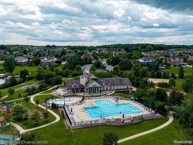 26328 Fieldstone Drive, Novi, MI 48374