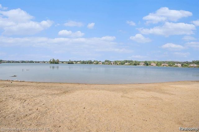 26328 Fieldstone Drive, Novi, MI 48374