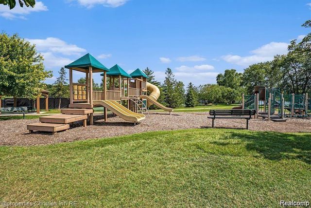 26328 Fieldstone Drive, Novi, MI 48374